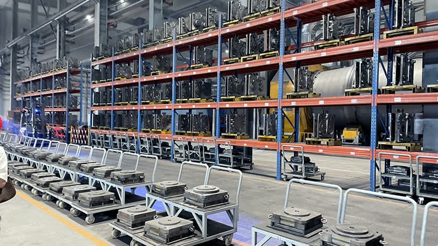 NAIST mold racks and production workshop